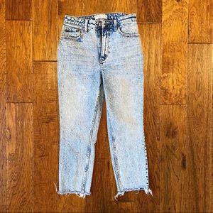Abercrombie Curve Love Mom Jeans Light Acid Wash 26 / 2S 🌟